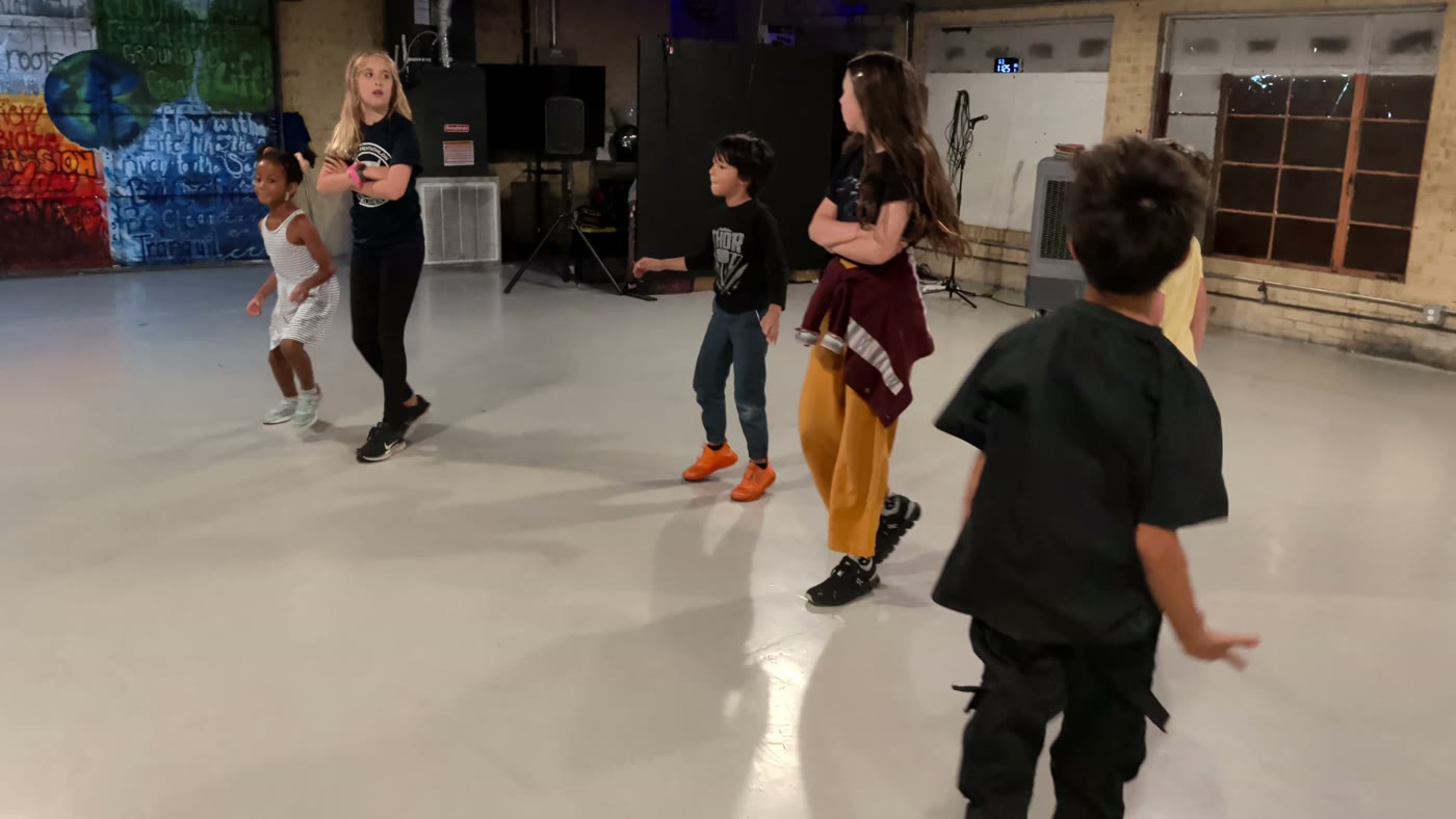 Kids ages 5 to 7 in a Flow Finders hip hop class at Danzversity
